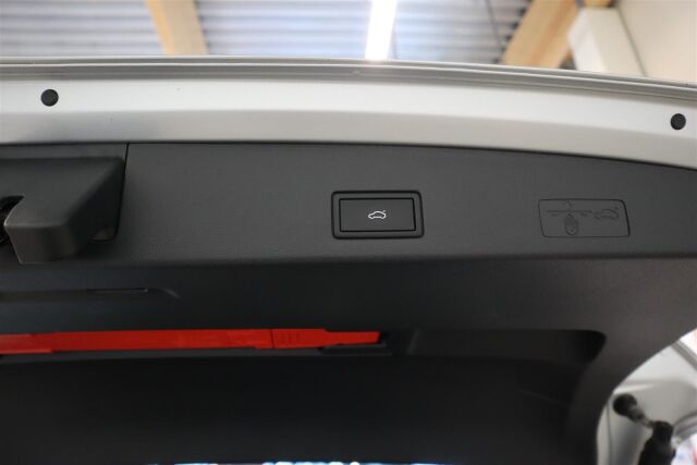 VOLKSWAGEN Golf 2024 Variant Comfort Business 1,5 eTSI 96 kW (MHEV) DSG-automaatti