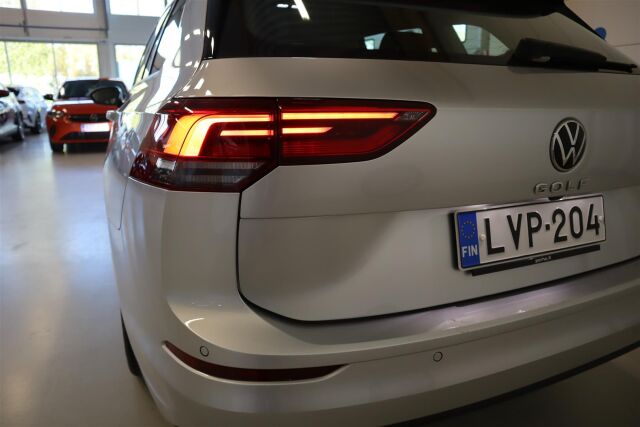 VOLKSWAGEN Golf 2024 Variant Comfort Business 1,5 eTSI 96 kW (MHEV) DSG-automaatti