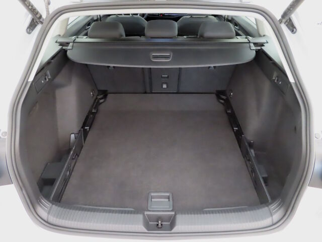 Volkswagen Golf 2024 Variant Comfort Business 1,5 eTSI 96 kW (MHEV) DSG-automaatti