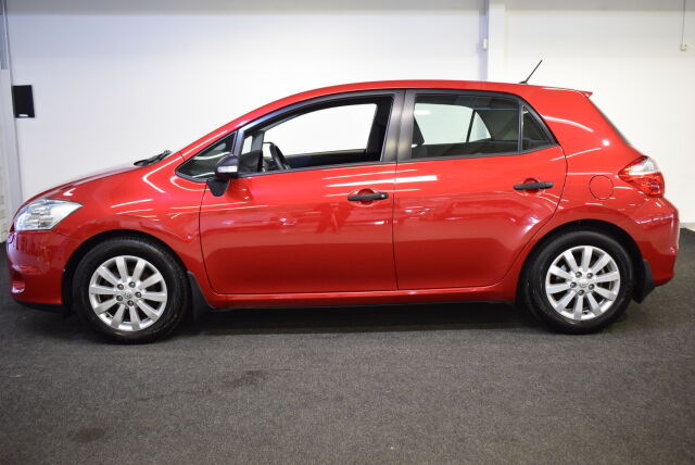 TOYOTA Auris 2011 1,6 Valvematic Linea Terra 5ov * Tarkalta pidolta*