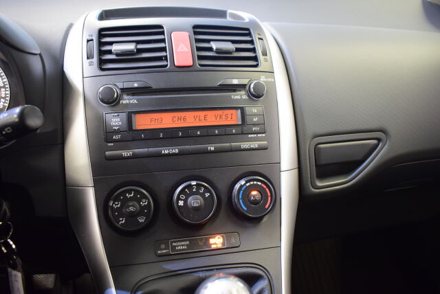 TOYOTA Auris 2011 1,6 Valvematic Linea Terra 5ov * Tarkalta pidolta*