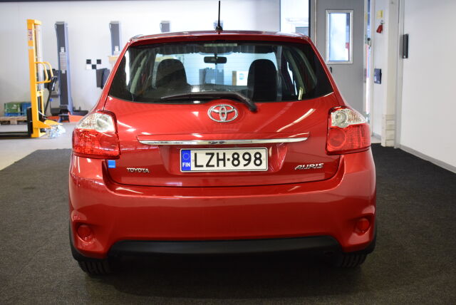 TOYOTA Auris 2011 1,6 Valvematic Linea Terra 5ov * Tarkalta pidolta*