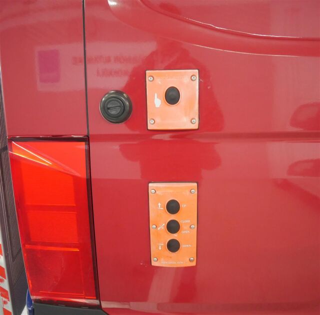 Volkswagen Crafter 2023 35 umpipakettiauto 2,0 TDI 103 kW 8at, 4490, takalaitanostimella!