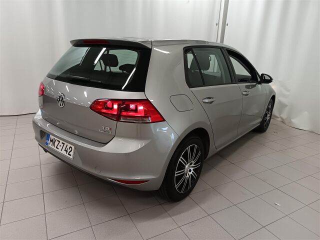 VOLKSWAGEN Golf 2012 Highline 1,6 TDI 77 kW (105 hv) BlueMotion Technology DSG-automaatti 4-ovinen