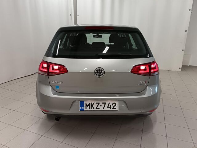VOLKSWAGEN Golf 2012 Highline 1,6 TDI 77 kW (105 hv) BlueMotion Technology DSG-automaatti 4-ovinen