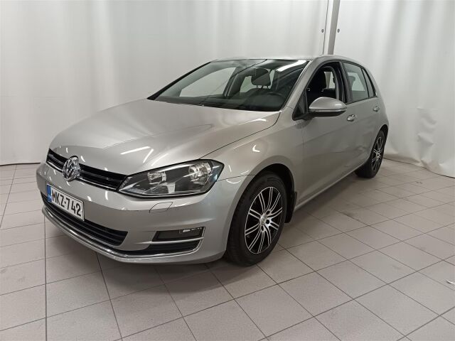 VOLKSWAGEN Golf 2012 Highline 1,6 TDI 77 kW (105 hv) BlueMotion Technology DSG-automaatti 4-ovinen