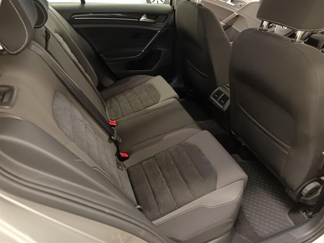 VOLKSWAGEN Golf 2012 Highline 1,6 TDI 77 kW (105 hv) BlueMotion Technology DSG-automaatti 4-ovinen