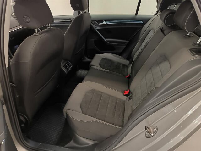 VOLKSWAGEN Golf 2012 Highline 1,6 TDI 77 kW (105 hv) BlueMotion Technology DSG-automaatti 4-ovinen