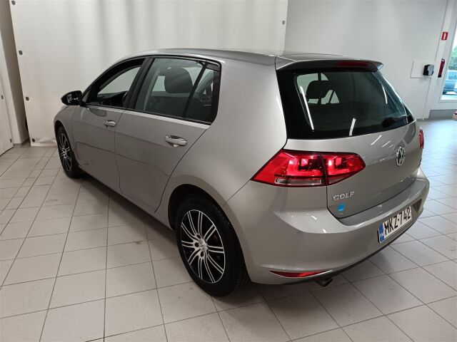 VOLKSWAGEN Golf 2012 Highline 1,6 TDI 77 kW (105 hv) BlueMotion Technology DSG-automaatti 4-ovinen