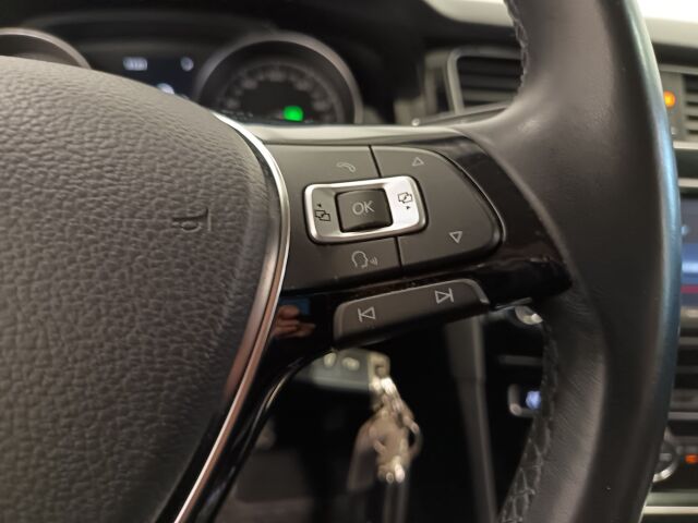 VOLKSWAGEN Golf 2013 Highline 1,4 TSI 103 kW (140 hv) BlueMotion Technology DSG-automaatti 4-ovinen