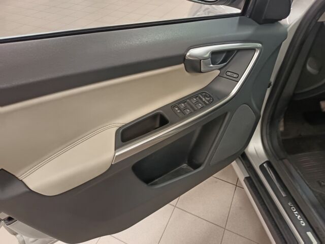 VOLVO XC60 2014 D5 AWD Summum aut