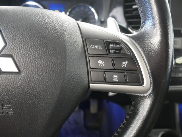 MITSUBISHI Outlander 2014 2,2 DI-D Instyle NAVI AT 4WD 7P / Kauko-Webasto / Adapt.vakkari / Rockford-hifit / Navi / Vetokoukku