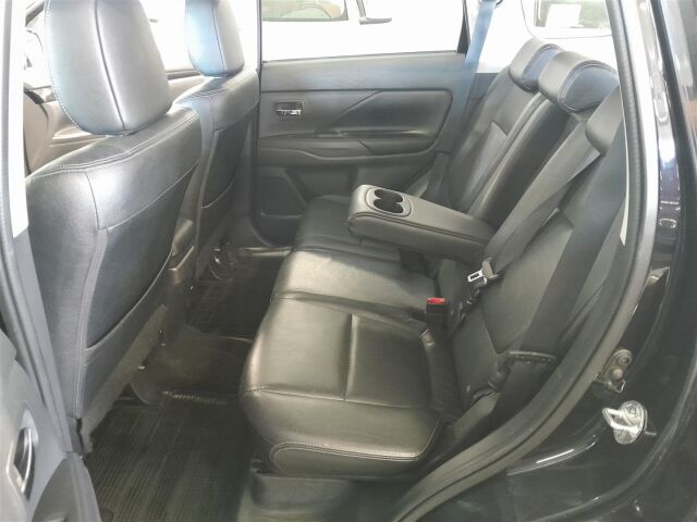 MITSUBISHI Outlander 2014 2,2 DI-D Instyle NAVI AT 4WD 7P / Kauko-Webasto / Adapt.vakkari / Rockford-hifit / Navi / Vetokoukku
