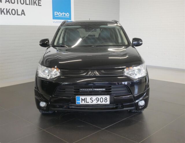 MITSUBISHI Outlander 2014 2,2 DI-D Instyle NAVI AT 4WD 7P / Kauko-Webasto / Adapt.vakkari / Rockford-hifit / Navi / Vetokoukku