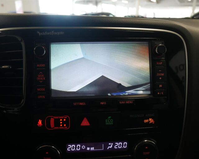 MITSUBISHI Outlander 2014 2,2 DI-D Instyle NAVI AT 4WD 7P / Kauko-Webasto / Adapt.vakkari / Rockford-hifit / Navi / Vetokoukku
