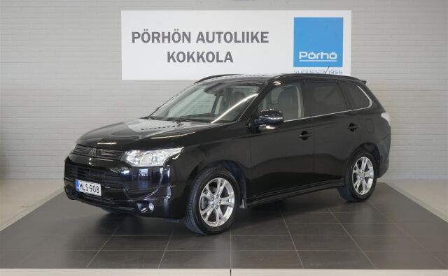 MITSUBISHI Outlander 2014 2,2 DI-D Instyle NAVI AT 4WD 7P / Kauko-Webasto / Adapt.vakkari / Rockford-hifit / Navi / Vetokoukku