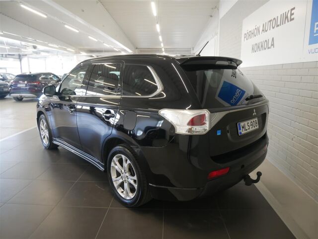 MITSUBISHI Outlander 2014 2,2 DI-D Instyle NAVI AT 4WD 7P / Kauko-Webasto / Adapt.vakkari / Rockford-hifit / Navi / Vetokoukku