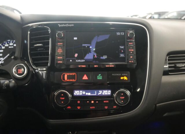 MITSUBISHI Outlander 2014 2,2 DI-D Instyle NAVI AT 4WD 7P / Kauko-Webasto / Adapt.vakkari / Rockford-hifit / Navi / Vetokoukku