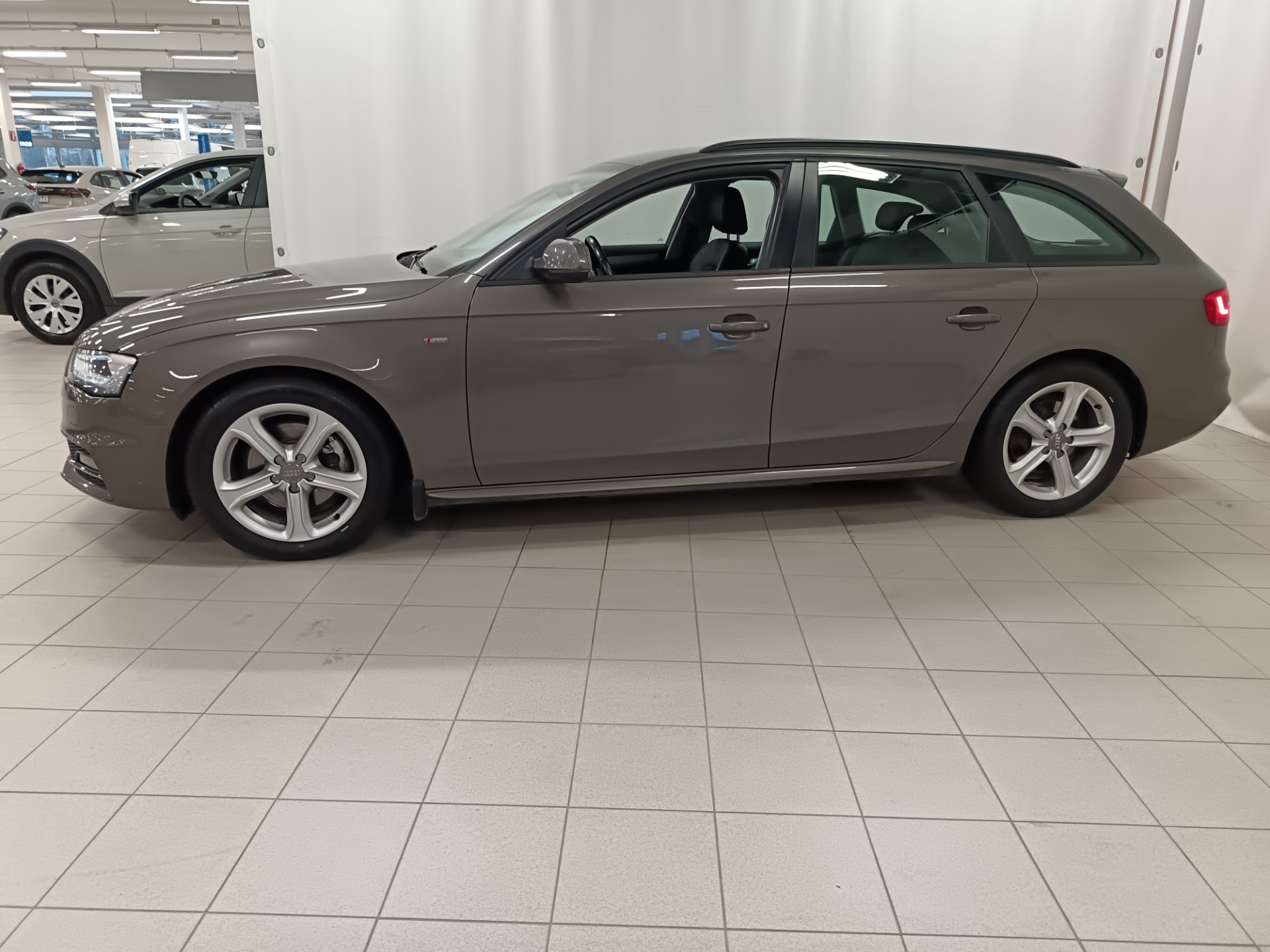 Audi A4 2014, bild 2/27