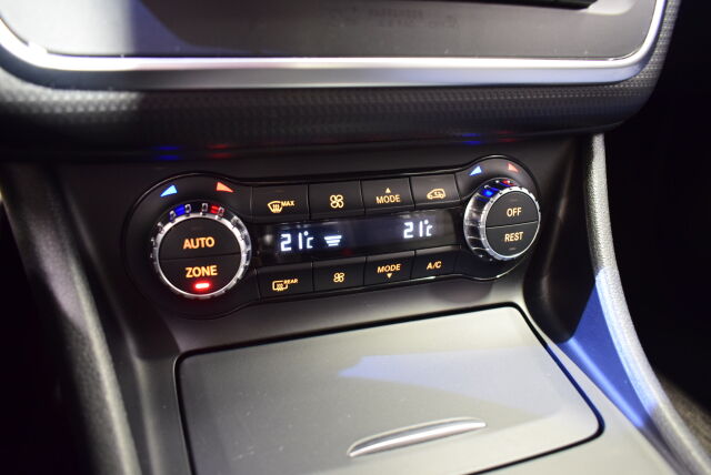 MERCEDES-BENZ A 2014 180 BE Premium Business
