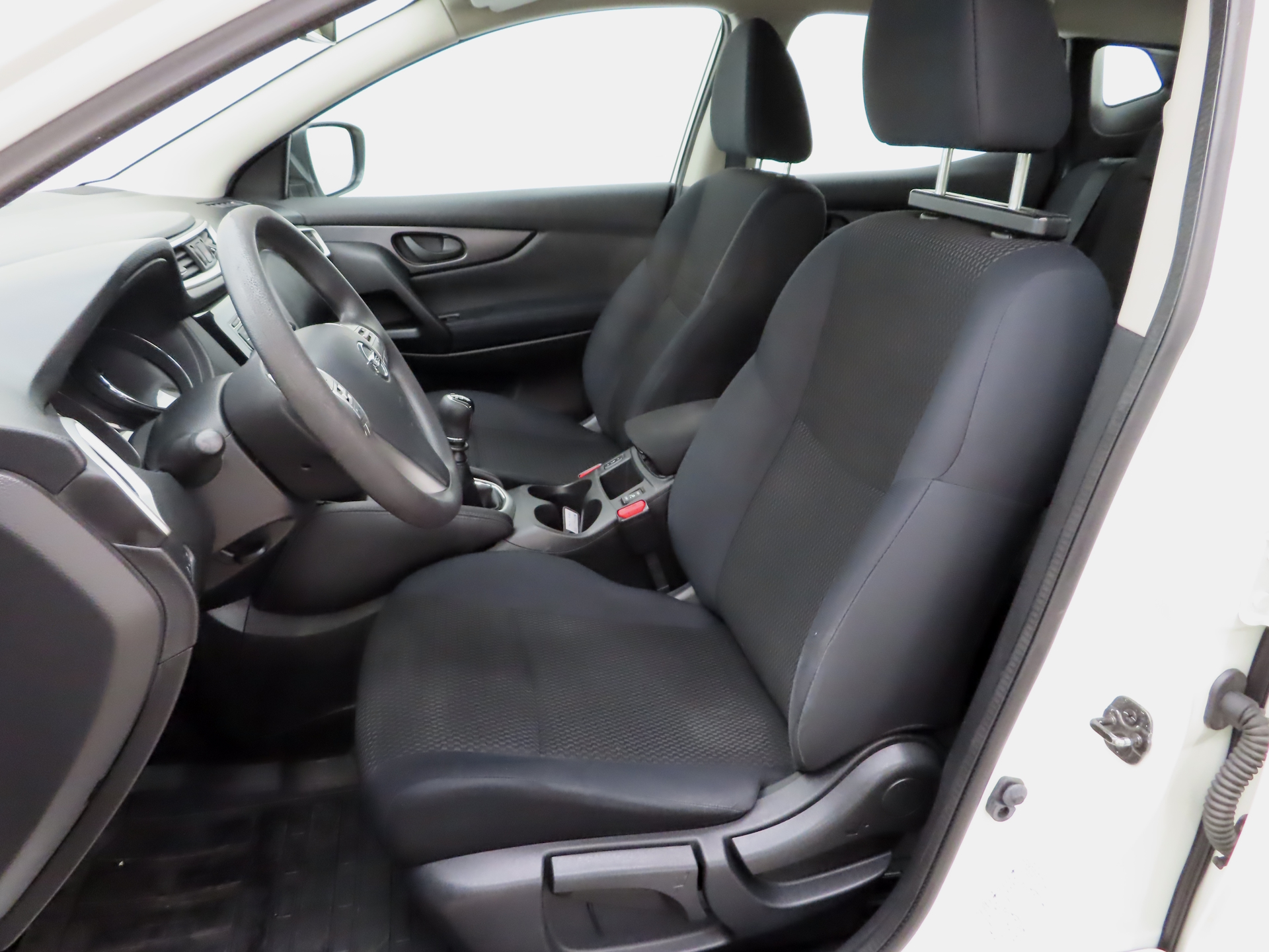 Nissan Qashqai DIG-T 115 Visia 2WD 6M/T 2015, kuva 6/10