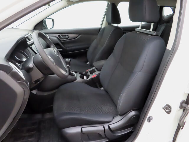 Nissan Qashqai 2015 DIG-T 115 Visia 2WD 6M/T
