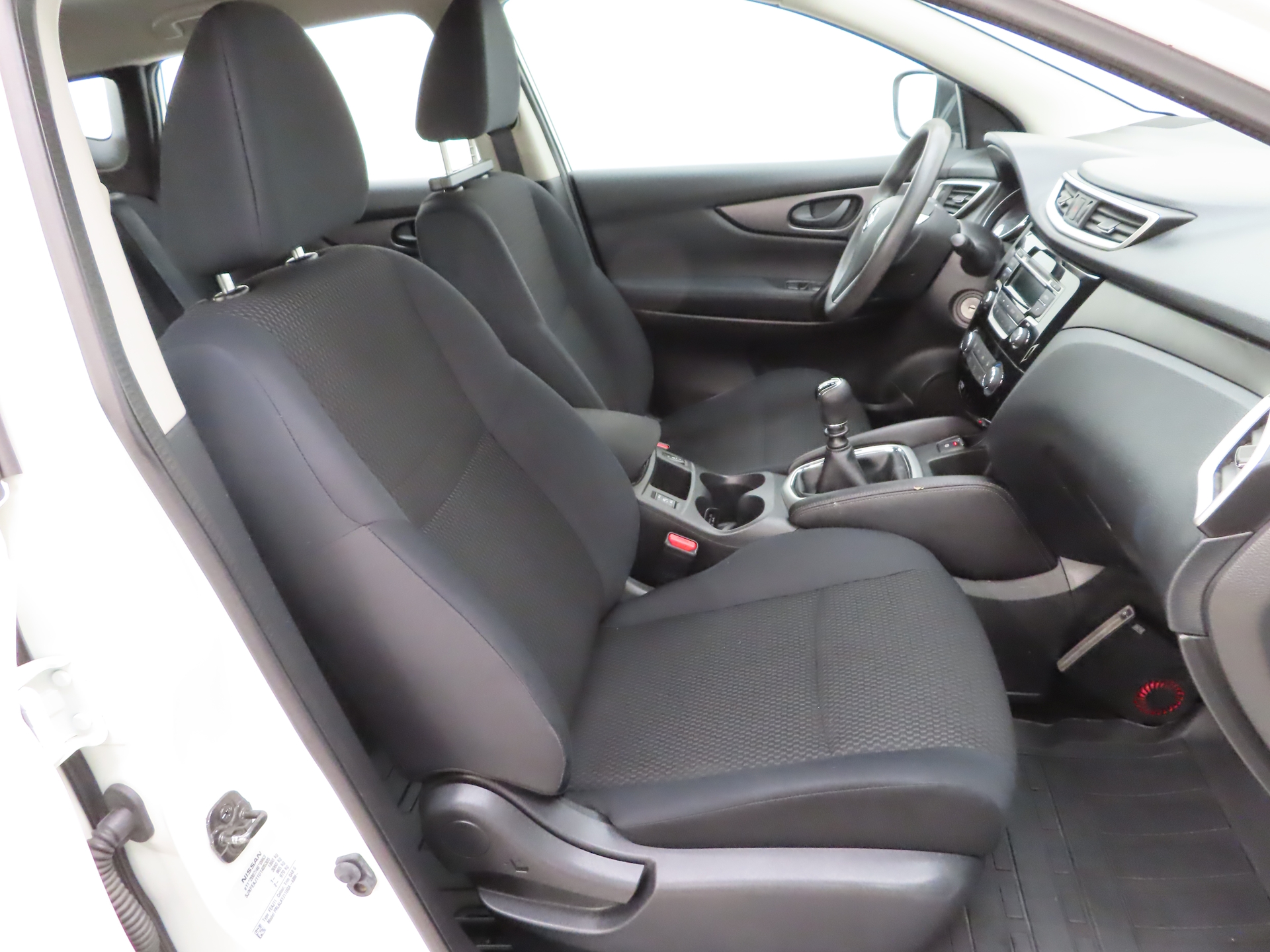 Nissan Qashqai DIG-T 115 Visia 2WD 6M/T 2015, kuva 7/10