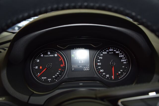 AUDI A3 2017 Sportback First Edition Business 1,4 TFSI COD 110 kW ultra S tronic