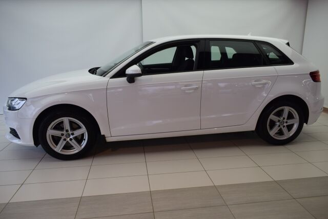 AUDI A3 2017 Sportback First Edition Business 1,4 TFSI COD 110 kW ultra S tronic