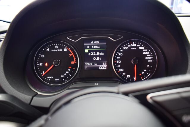 AUDI A3 2017 Sportback First Edition Business 1,4 TFSI COD 110 kW ultra S tronic