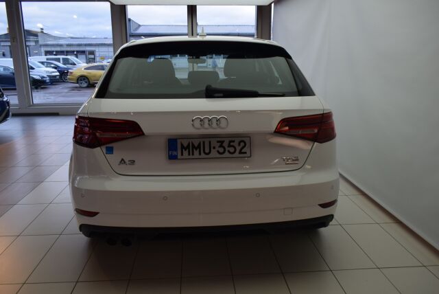 AUDI A3 2017 Sportback First Edition Business 1,4 TFSI COD 110 kW ultra S tronic