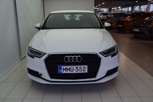 AUDI A3 2017 Sportback First Edition Business 1,4 TFSI COD 110 kW ultra S tronic