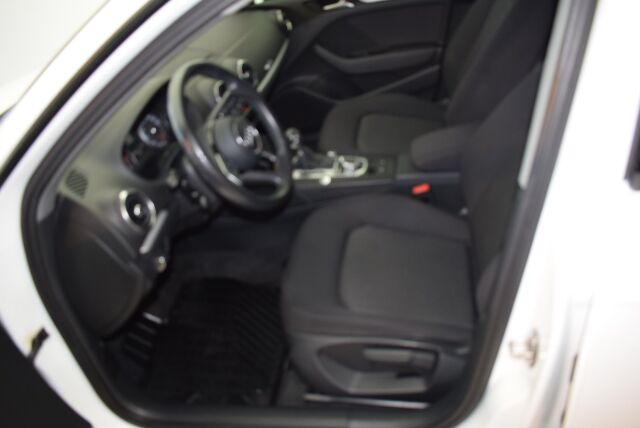 AUDI A3 2017 Sportback First Edition Business 1,4 TFSI COD 110 kW ultra S tronic