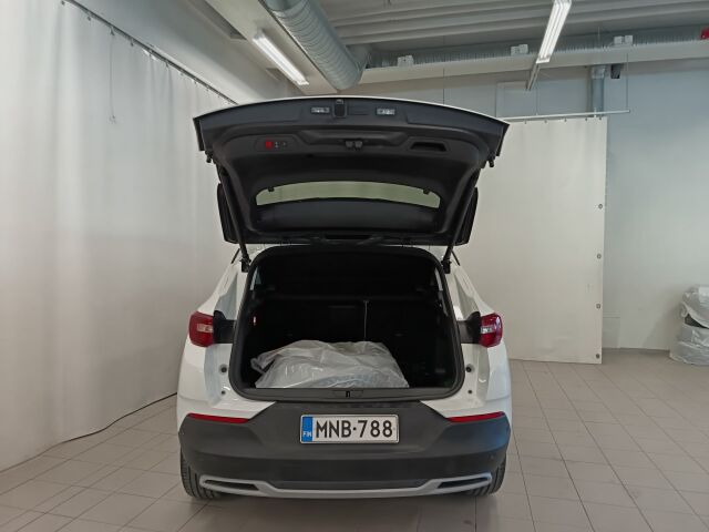 OPEL Grandland X 2017 Innovation 1,2 Turbo ECOTEC Start/Stop 96 kW MT6**SUPERHIENO KAIKILLA MAUSTEILLA**
