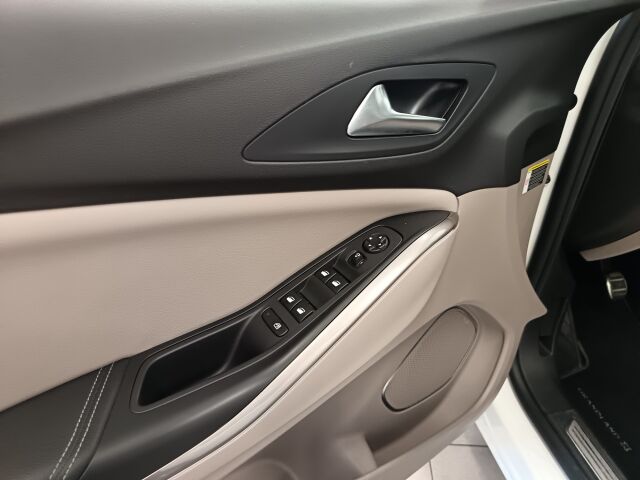 OPEL Grandland X 2017 Innovation 1,2 Turbo ECOTEC Start/Stop 96 kW MT6**SUPERHIENO KAIKILLA MAUSTEILLA**