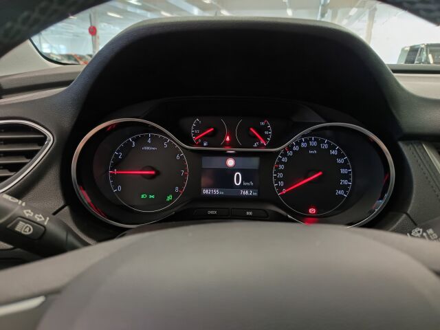 OPEL Grandland X 2017 Innovation 1,2 Turbo ECOTEC Start/Stop 96 kW MT6**SUPERHIENO KAIKILLA MAUSTEILLA**