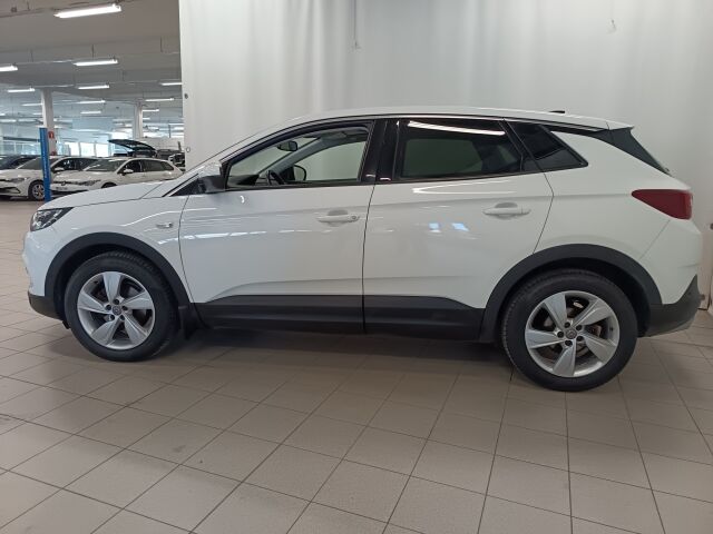 OPEL Grandland X 2017 Innovation 1,2 Turbo ECOTEC Start/Stop 96 kW MT6**SUPERHIENO KAIKILLA MAUSTEILLA**