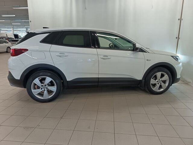 OPEL Grandland X 2017 Innovation 1,2 Turbo ECOTEC Start/Stop 96 kW MT6**SUPERHIENO KAIKILLA MAUSTEILLA**