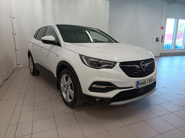 OPEL Grandland X 2017 Innovation 1,2 Turbo ECOTEC Start/Stop 96 kW MT6**SUPERHIENO KAIKILLA MAUSTEILLA**