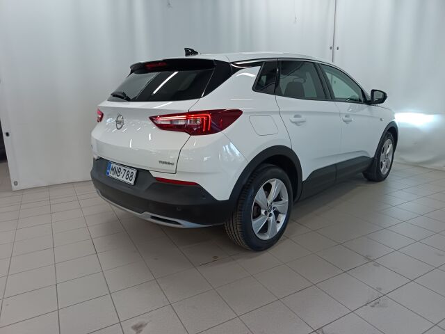 OPEL Grandland X 2017 Innovation 1,2 Turbo ECOTEC Start/Stop 96 kW MT6**SUPERHIENO KAIKILLA MAUSTEILLA**