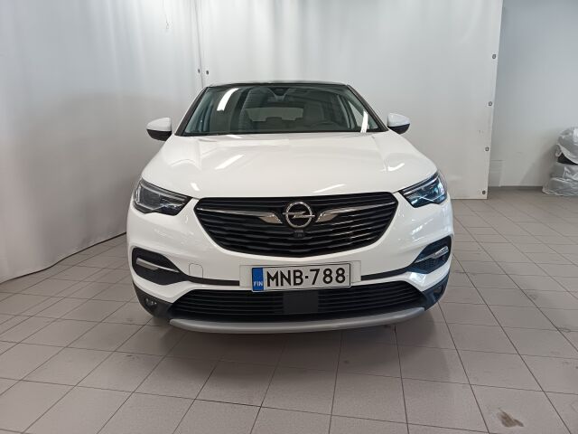 OPEL Grandland X 2017 Innovation 1,2 Turbo ECOTEC Start/Stop 96 kW MT6**SUPERHIENO KAIKILLA MAUSTEILLA**