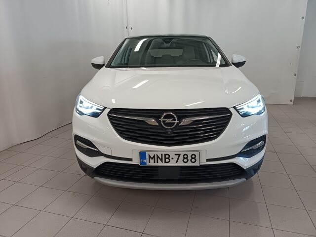 OPEL Grandland X 2017 Innovation 1,2 Turbo ECOTEC Start/Stop 96 kW MT6**SUPERHIENO KAIKILLA MAUSTEILLA**