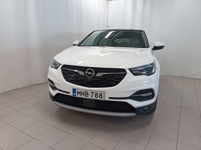 OPEL Grandland X 2017 Innovation 1,2 Turbo ECOTEC Start/Stop 96 kW MT6**SUPERHIENO KAIKILLA MAUSTEILLA**
