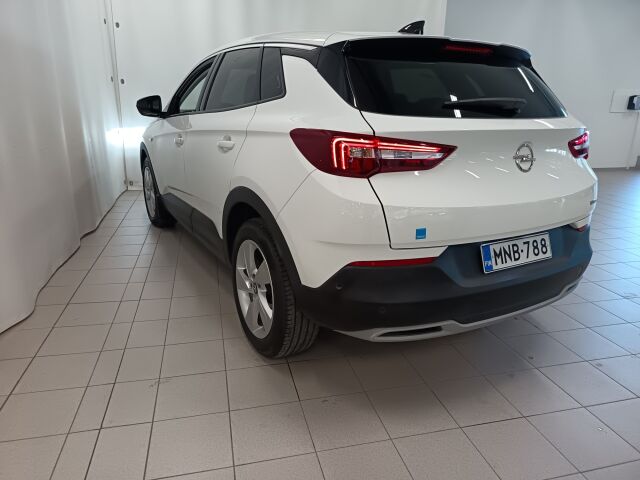 OPEL Grandland X 2017 Innovation 1,2 Turbo ECOTEC Start/Stop 96 kW MT6**SUPERHIENO KAIKILLA MAUSTEILLA**