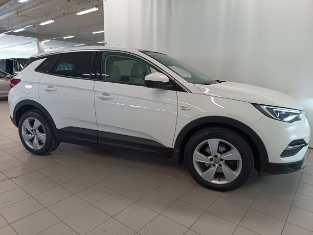 OPEL Grandland X 2017 Innovation 1,2 Turbo ECOTEC Start/Stop 96 kW MT6**SUPERHIENO KAIKILLA MAUSTEILLA**
