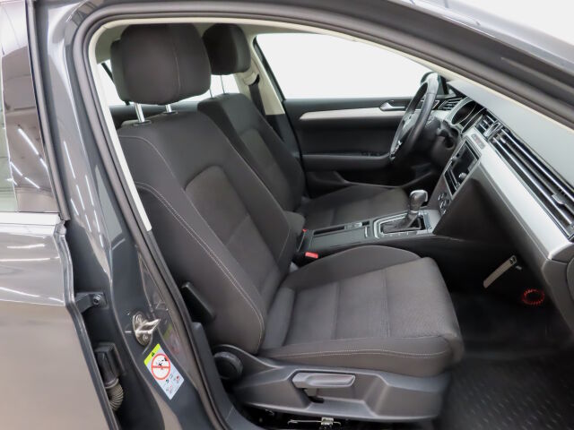 Volkswagen Passat 2018 Sedan Football Edition 1,4 TSI 92 kW (125 hv) DSG-automaatti