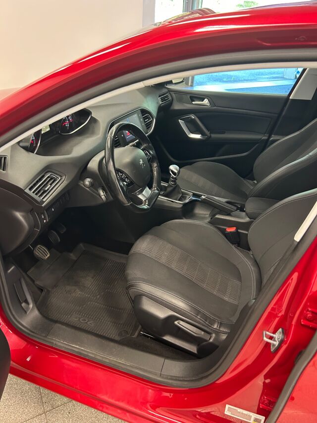 PEUGEOT 308 2018 SW Active PureTech 130