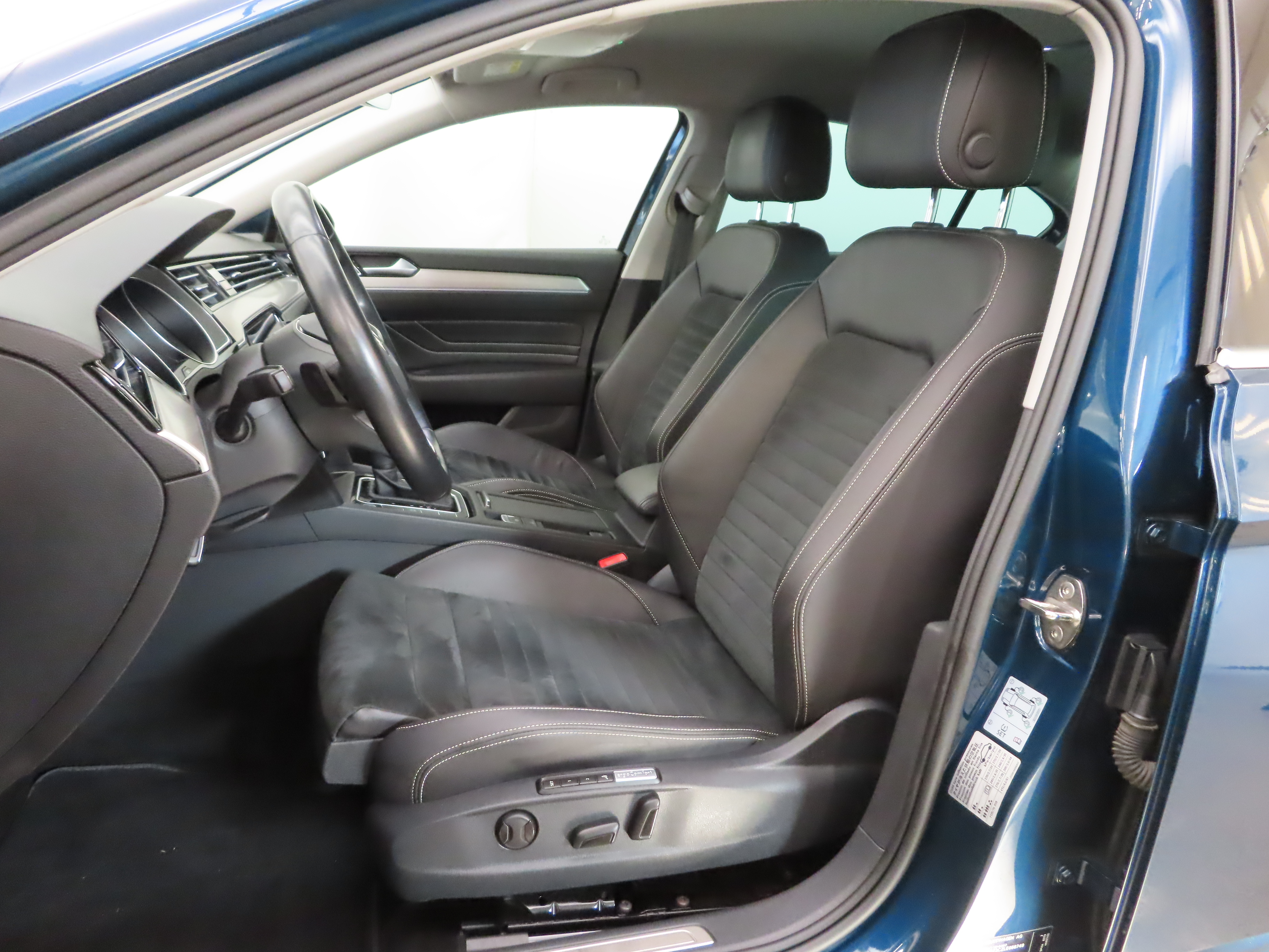 Volkswagen Passat 2019, photo 7/12