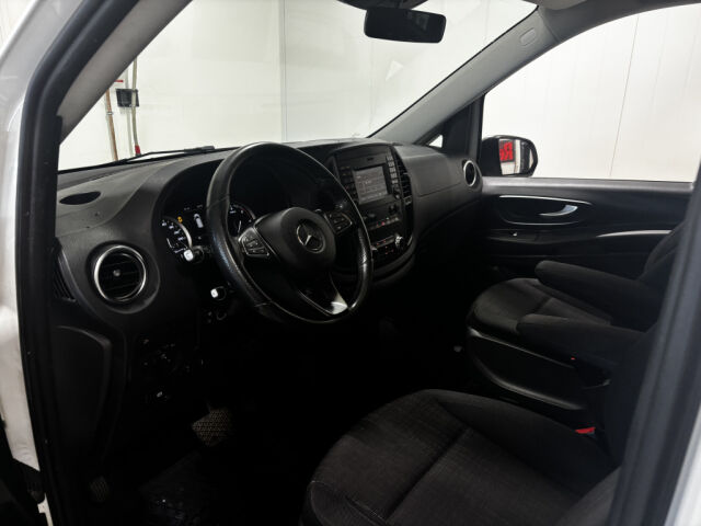 MERCEDES-BENZ Vito 2020 Tourer 114CDI AUT 4x4 MATALA-LATTIA SIS ALV! GL VIP *9-HENGEN *PYÖRÄTUOLI RAMPPI* 2x WEBASTO