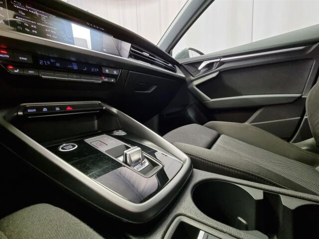 AUDI A3 2022 Sportback Business 30 TFSI 81kW MHEV S tronic * Vetokoukku, Polttoainekäyttöinen lisälämmitin, Urhei